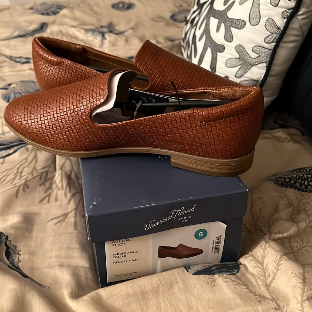 *BRAND NEW* Adeline flats from universal thread